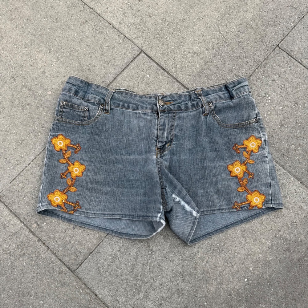 Hip Jeans Grey Denim Shorts Orange Floral Embroidery Low Rise Size 13 Boho